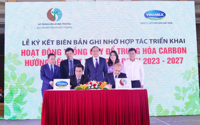 Hướng đến mục tiêu Net Zero 2050, Vinamilk dành 15 tỉ đồng trồng cây để trung hòa carbon