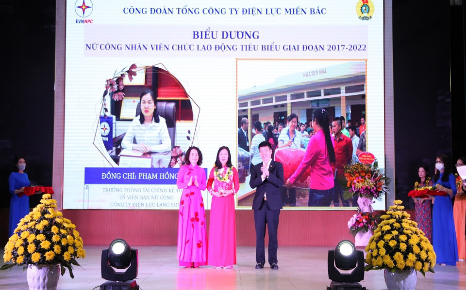 Học Bác tinh thần nêu gương