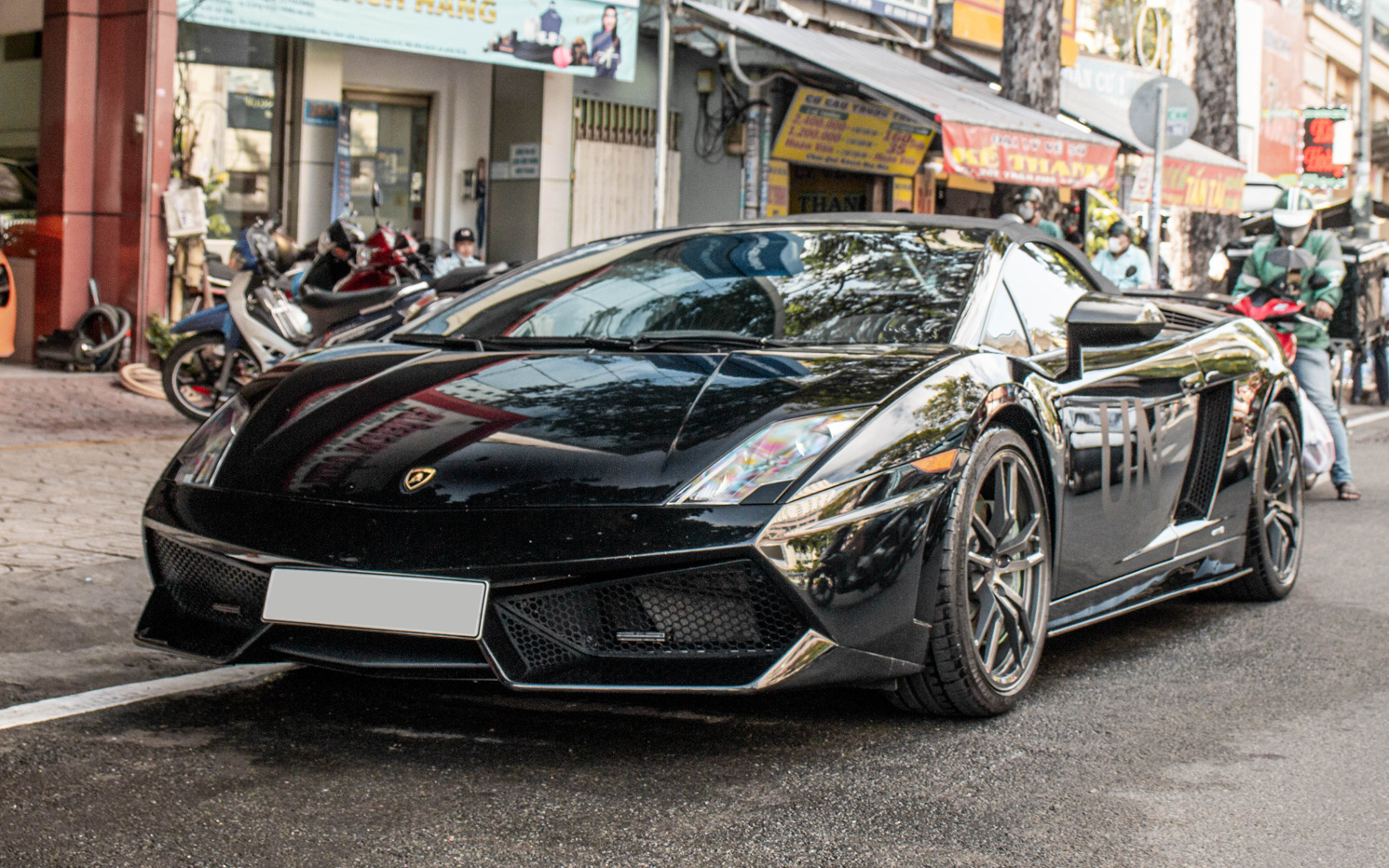 Ông Đặng Lê Nguyên Vũ tậu Lamborghini Gallardo Spyder Performante hàng hiếm tại Việt Nam