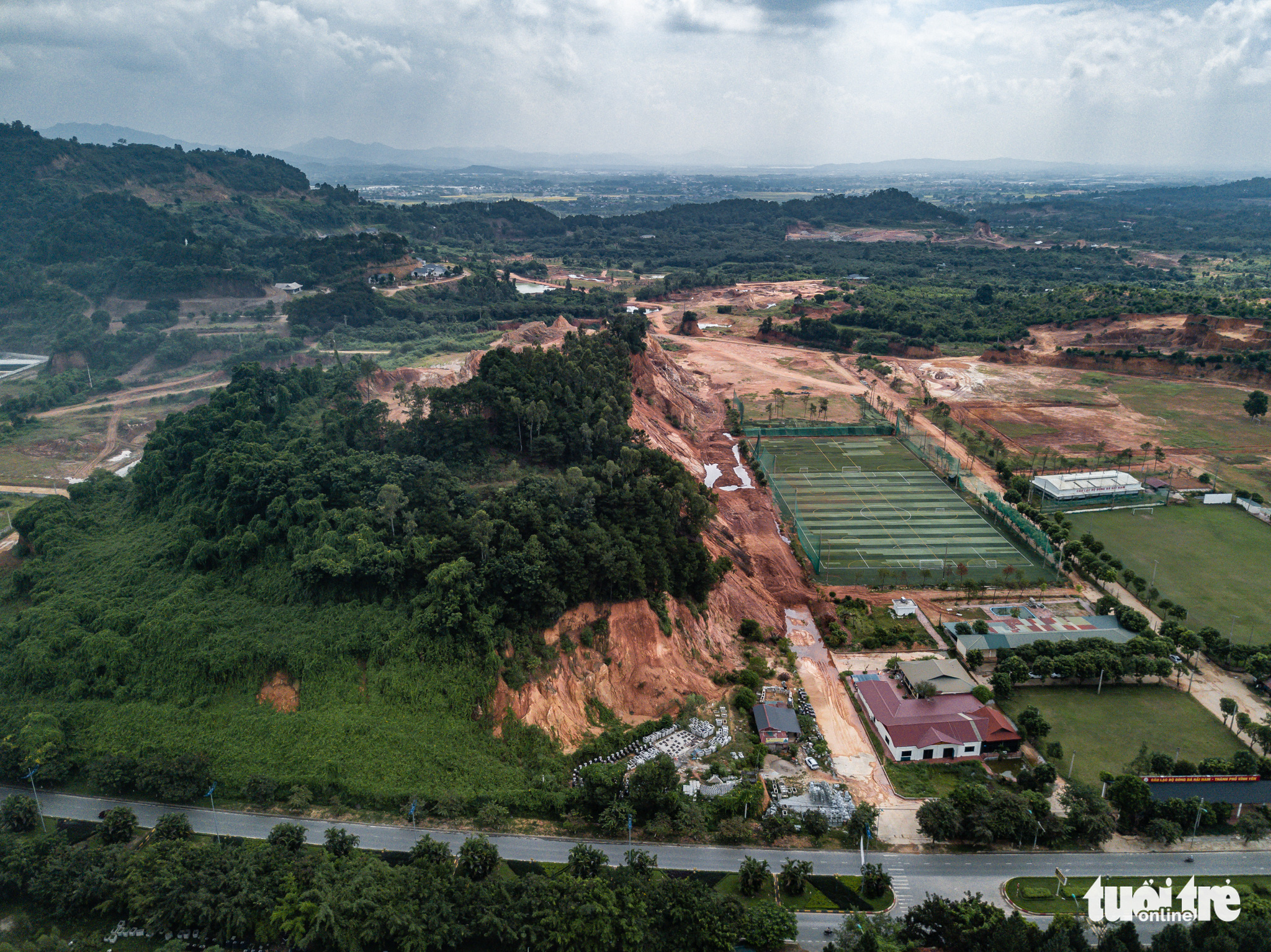 Ảnh quần thể núi Đinh vẫn bị tàn phá khủng khiếp để xây biệt thự, biệt phủ - Ảnh 3.