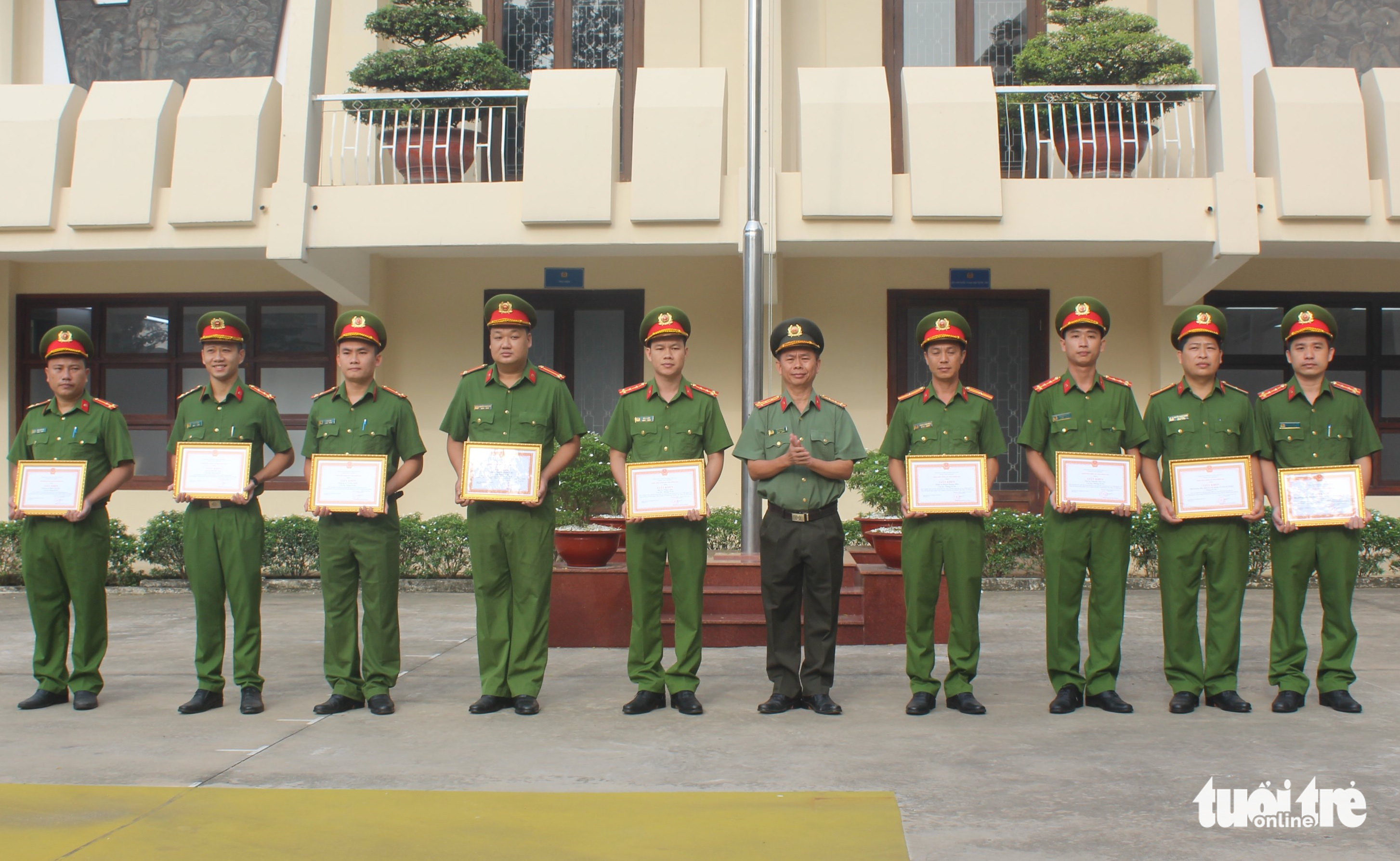 Đồng Nai khen thưởng nóng Tổ công tác 161 chuyên trấn áp tội phạm - Ảnh 2.