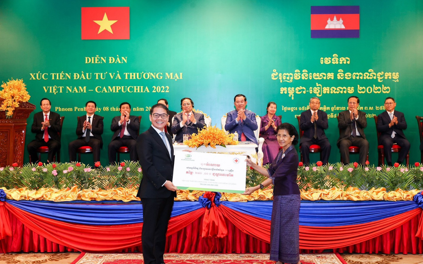 Khai mạc Hội trại thanh niên, tình nguyện viên Chữ thập đỏ toàn quốc- Ảnh 4. THACO AGRICULTURE tặng 15 xe cho Hội Chữ thập đỏ Campuchia