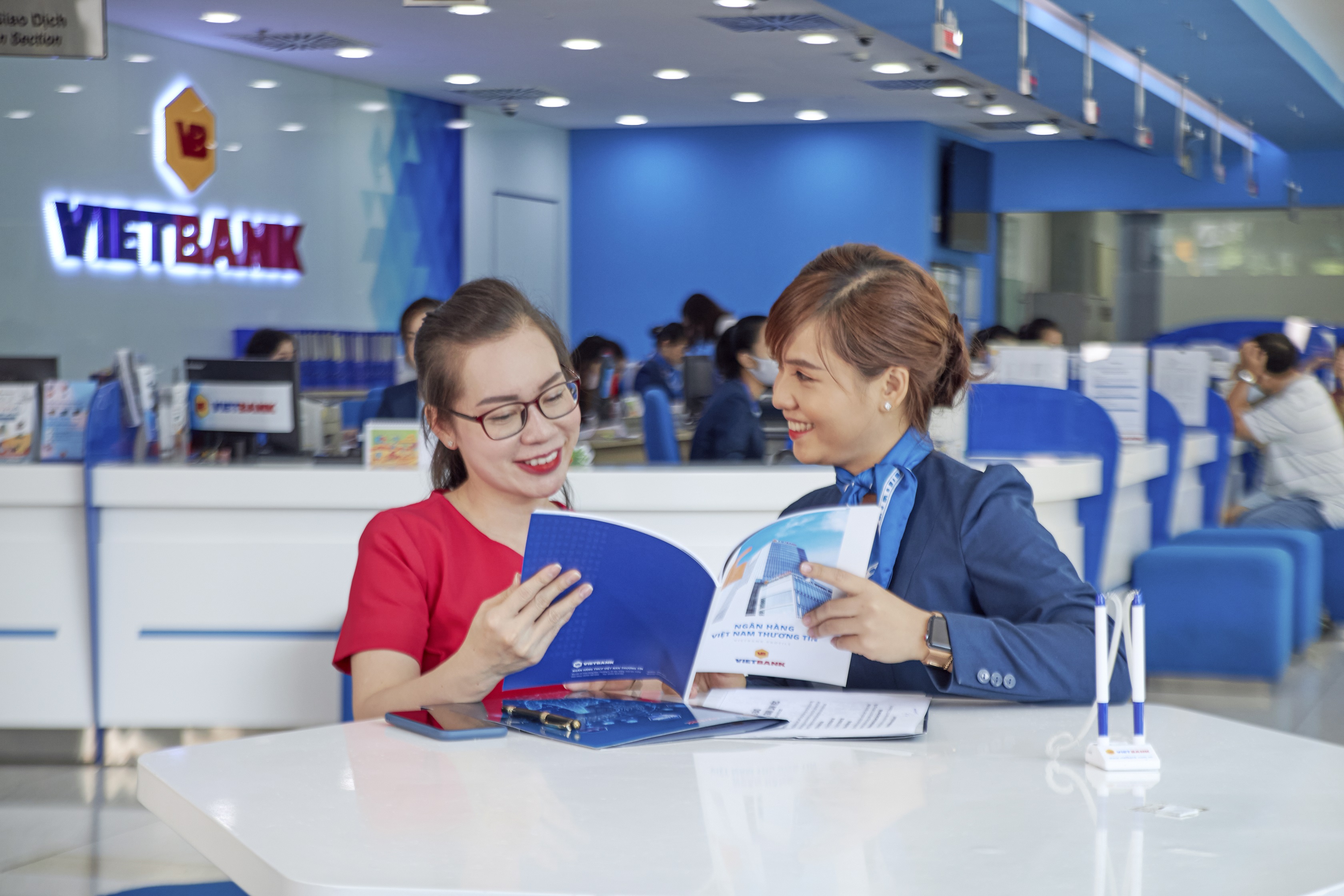 Vietbank tăng lãi suất và tặng quà cho khách hàng gửi tiết kiệm - Ảnh 1.