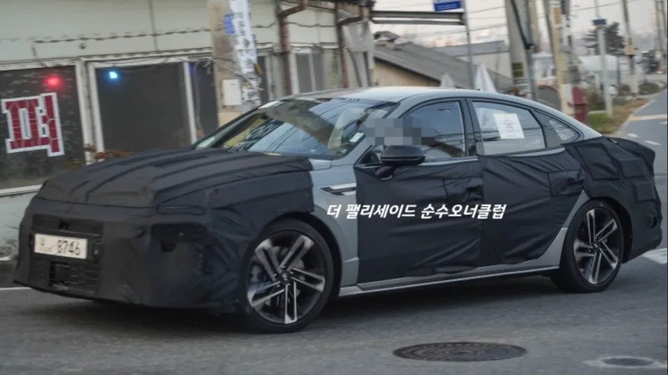 Hyundai Sonata 2023 để lộ bản nâng cấp lớn trước tin đồn khai tử - Ảnh 2.