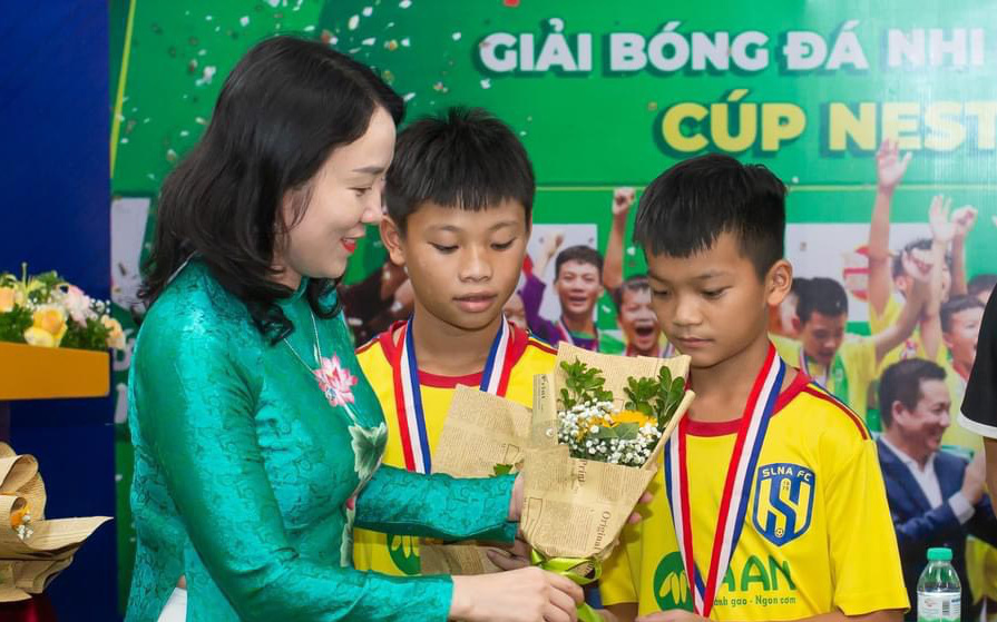 Hơn 200 cầu thủ trẻ Sông Lam Nghệ An ‘than’ bị chậm lương gần cả năm