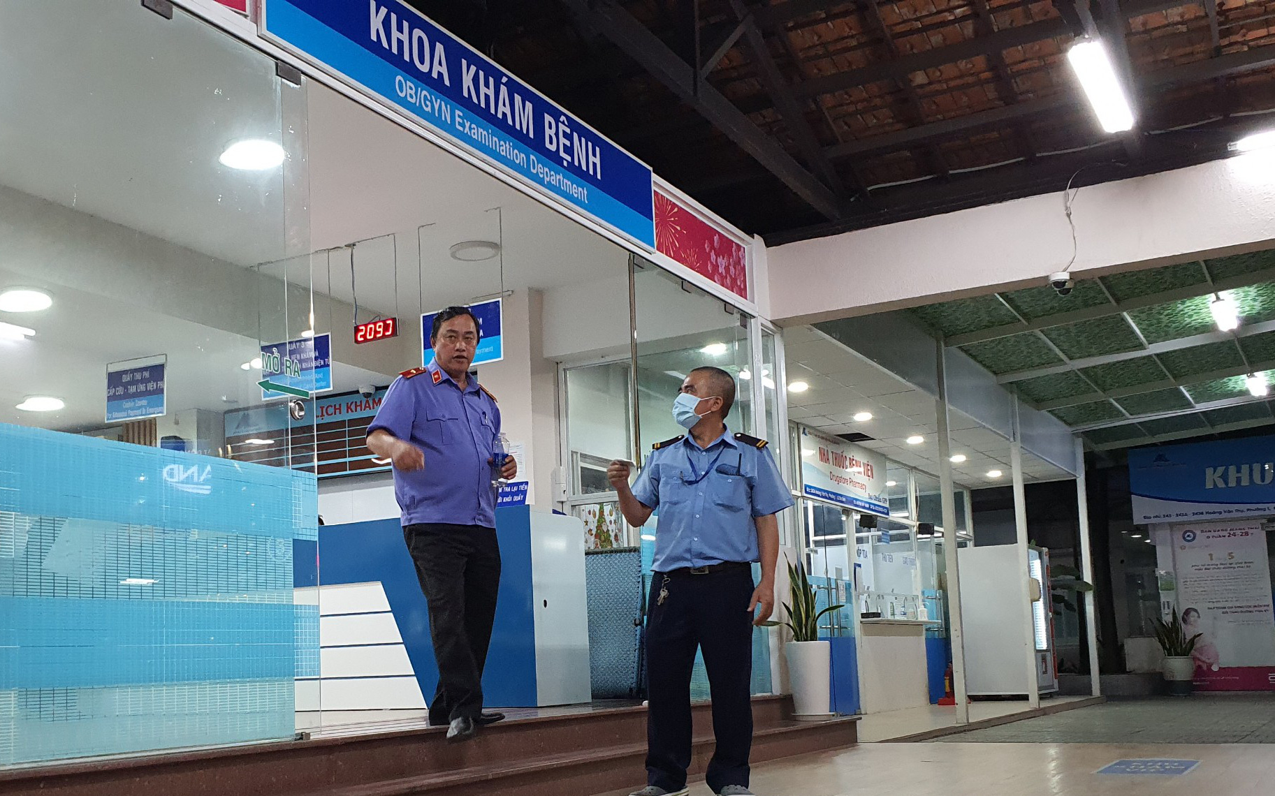 Nhận hối lộ để giải tỏa tạm hoãn xuất cảnh, nhận 4 năm 6 tháng tù- Ảnh 2. TP.HCM: Bắt khẩn cấp chấp hành viên nhận hối lộ