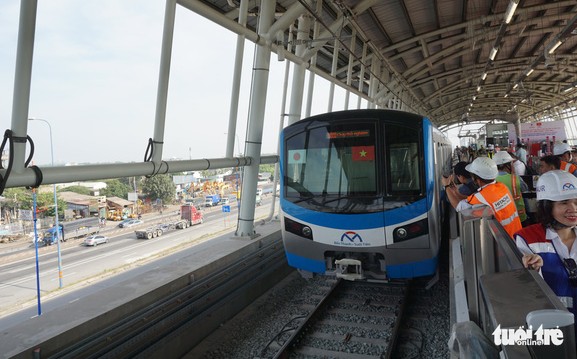 正式に試験走行に投入された地下鉄1号車 - 写真8。 正式に試験走行に投入された地下鉄1号車 - 写真8。