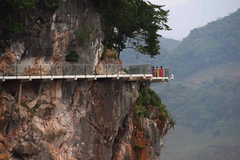 Báo Mỹ giới thiệu cây cầu đáy kính dài nhất thế giới ở Việt Nam - Ảnh 4. Báo Mỹ giới thiệu cây cầu đáy kính dài nhất thế giới ở Việt Nam - Ảnh 4.