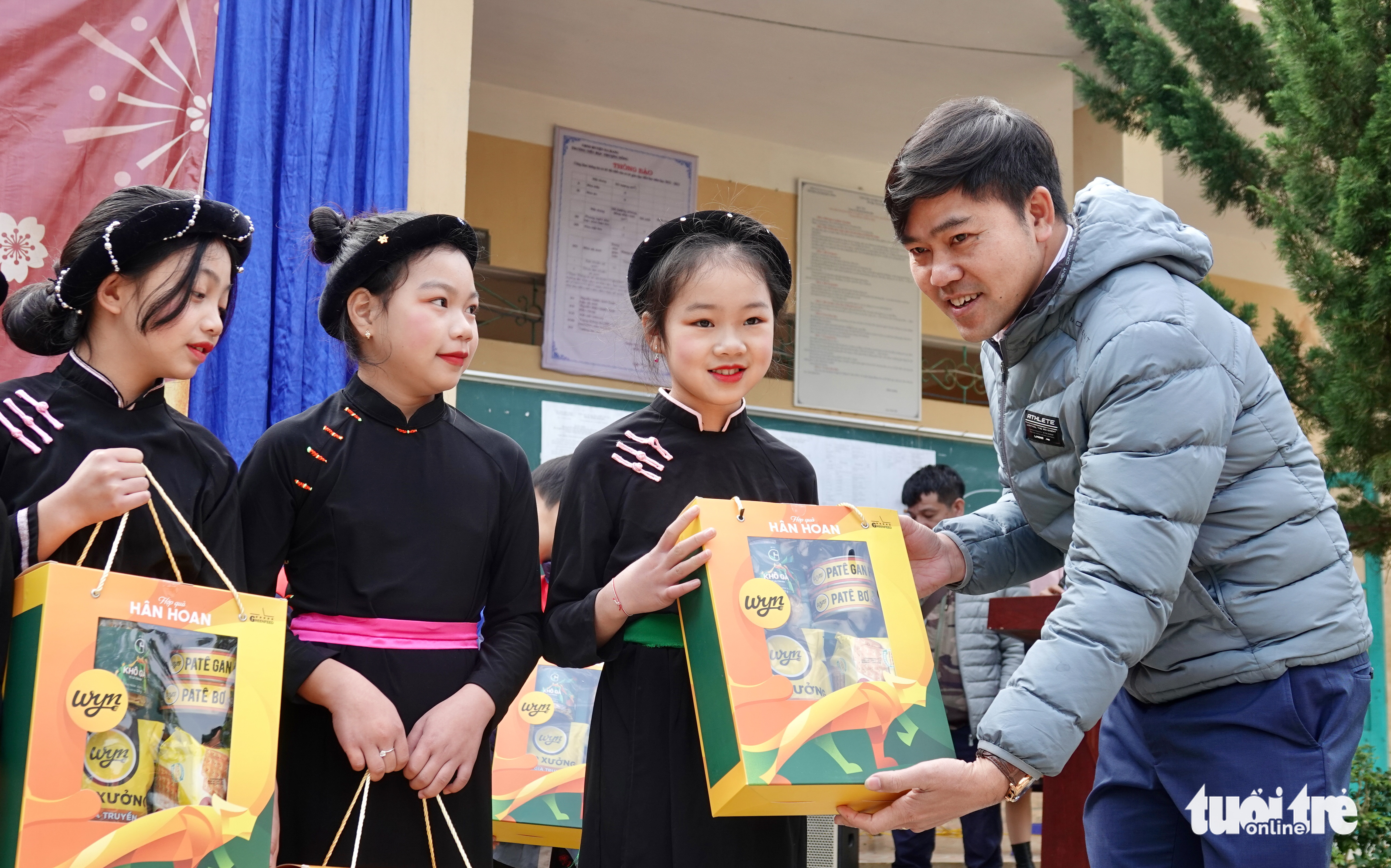 Quà Tết dinh dưỡng ấm áp từ phương Nam đến với trẻ em Mèo Vạc - Ảnh 2. Quà Tết dinh dưỡng ấm áp từ phương Nam đến với trẻ em Mèo Vạc - Ảnh 2.