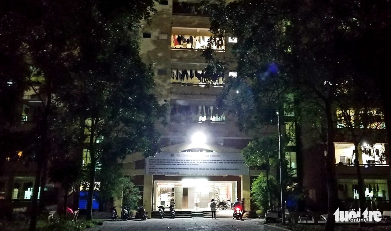 Phải bố trí chỗ ở cho sinh viên Trường đại học Hải Phòng di dời để thi công phòng cháy - Ảnh 1. Phải bố trí chỗ ở cho sinh viên Trường đại học Hải Phòng di dời để thi công phòng cháy - Ảnh 1.