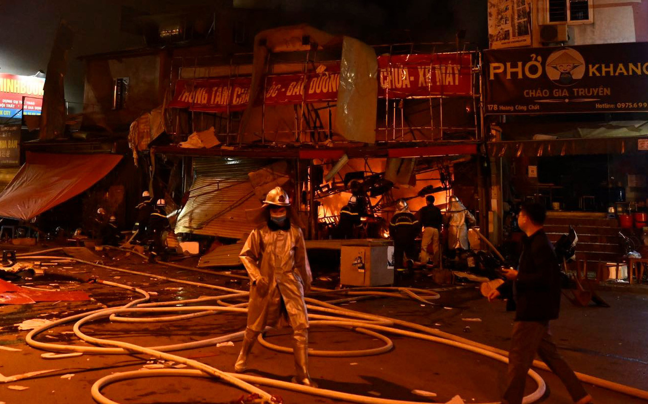 Vụ cháy kèm nhiều tiếng nổ lớn ở Hà Nội: Nạn nhân mua thuốc pháo về tự cuốn để chơi Tết