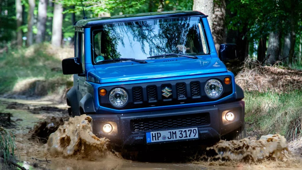 スズキは新シリーズの車を発表した。かつてベトナムで人気だったジムニーに 5 ドア バージョンが登場する - 写真 1.