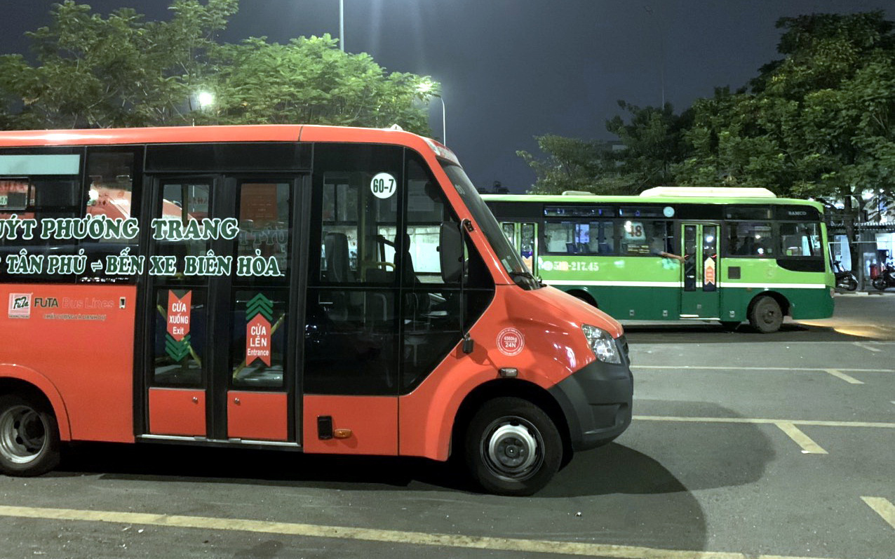 Mong xe buýt văn minh hơn mỗi ngày- Ảnh 2. Kiên trì