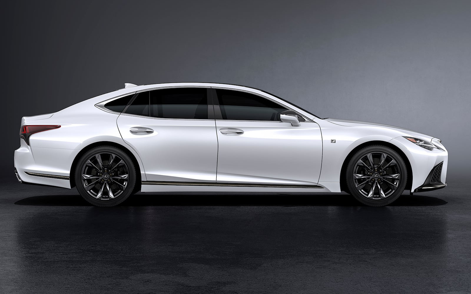 Lexus bỏ dự án sedan dở dang, hướng tới hồi sinh dòng SUV nhỏ mới