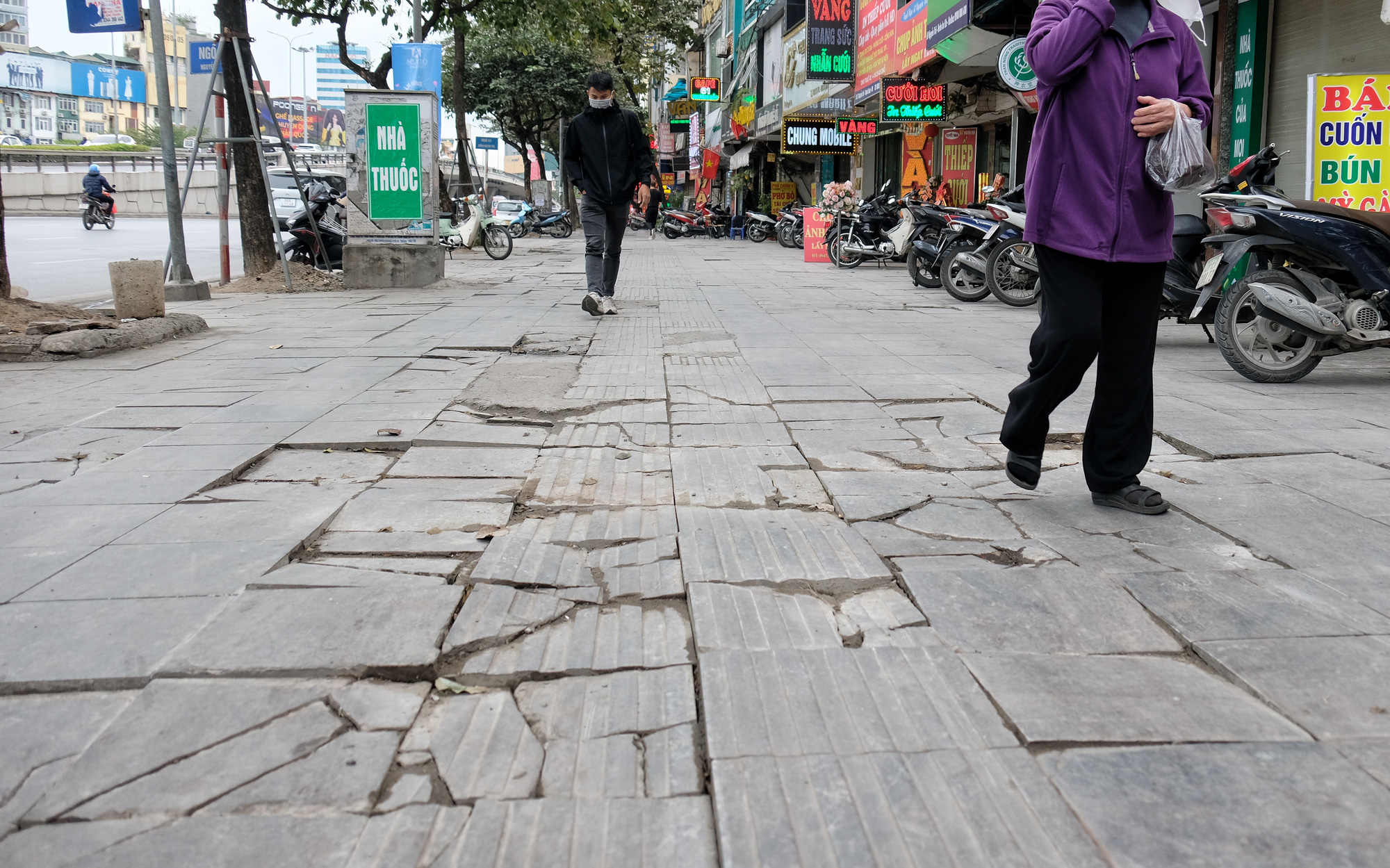 Vỉa hè lát đá