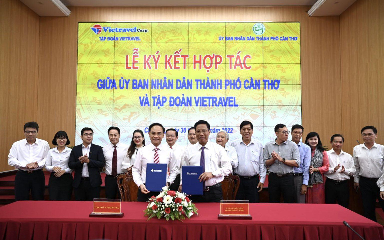 Tập đoàn Vietravel phối hợp Cần Thơ mở thêm nhiều đường bay và bảo tồn chợ nổi Cái Răng