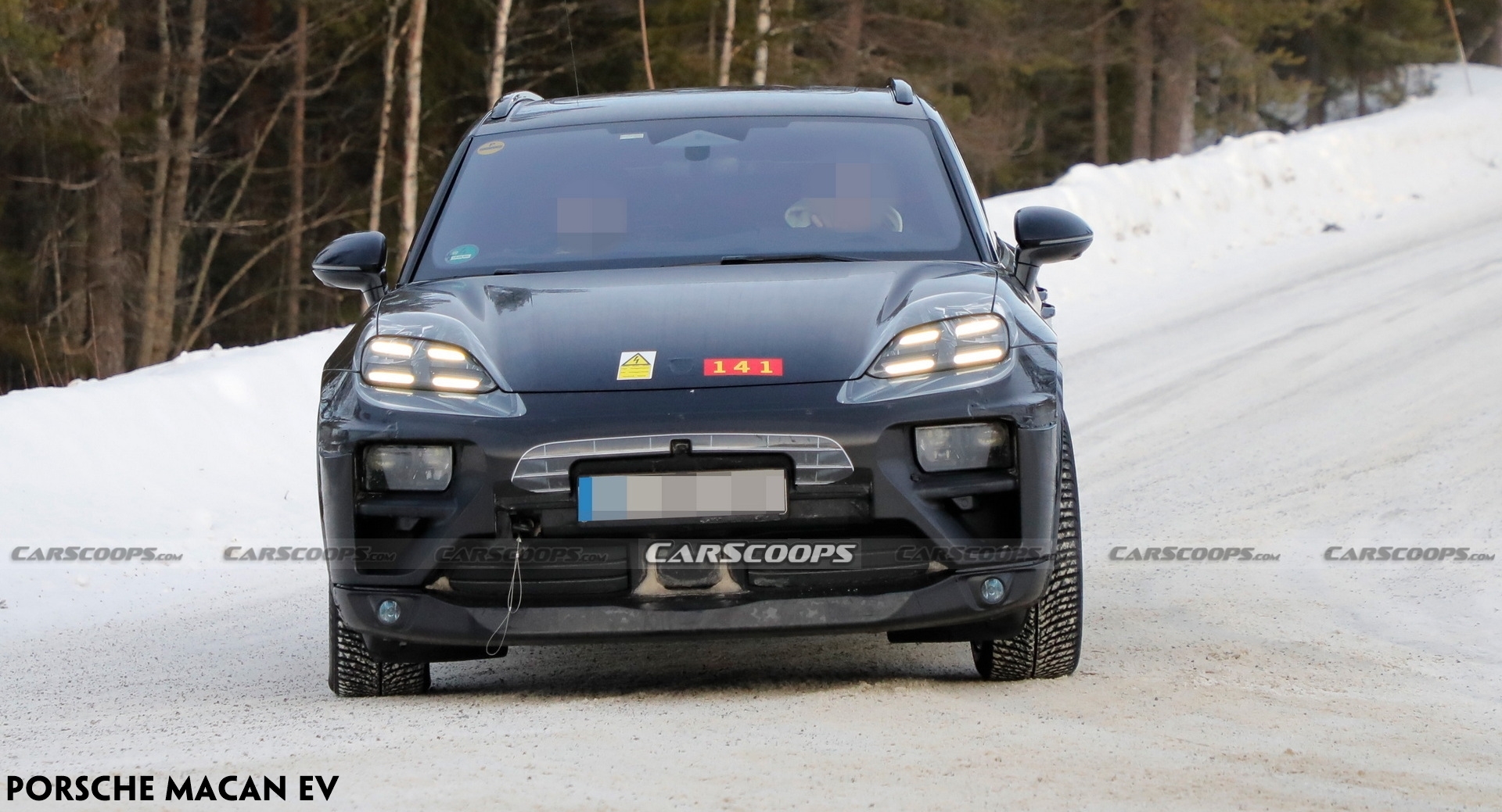 Những cặp xe tưởng 'song sinh' nhưng lại khác biệt hoàn toàn 4 porsche macan ev 1643700112695749995668