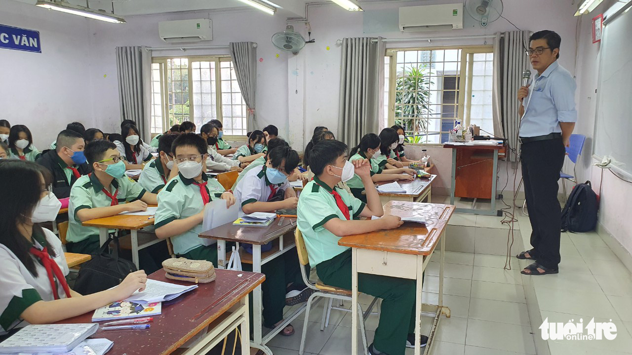 Sở Giáo dục và đào tạo TP.HCM hướng dẫn các khoản thu khi học sinh đi học trở lại - Ảnh 1.