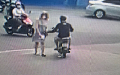  Tạm giữ thanh niên vào quán ăn giật giỏ xách của khách nữ - Ảnh 3.