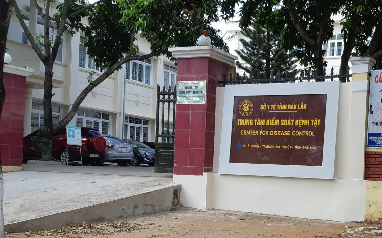Giám đốc CDC Đắk Lắk chỉ đạo 'mượn hàng' rồi hợp thức hóa đấu thầu- Ảnh 2. Chặn giao dịch, yêu cầu sao kê tài khoản giám đốc CDC Đắk Lắk để điều tra liên quan Việt Á