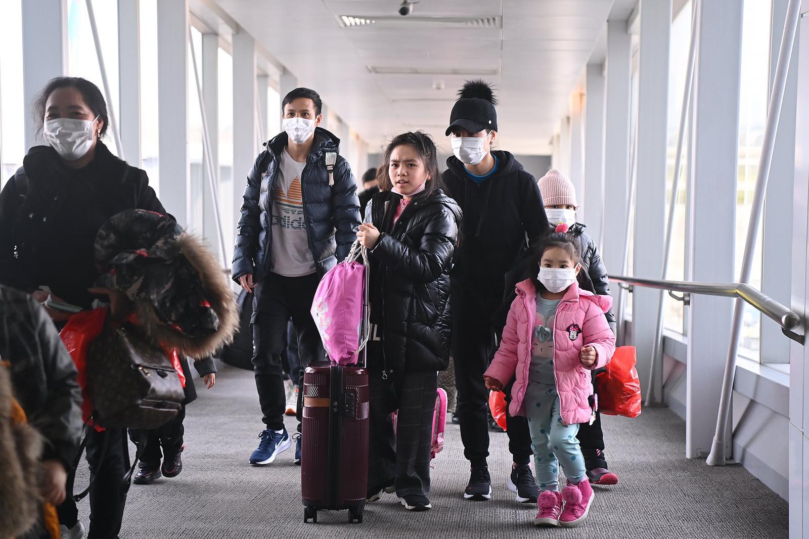 Một doanh nghiệp tài trợ 10 chuyến bay đưa người Việt từ Ukraine về nước - Ảnh 1. Một doanh nghiệp tài trợ 10 chuyến bay đưa người Việt từ Ukraine về nước - Ảnh 1.