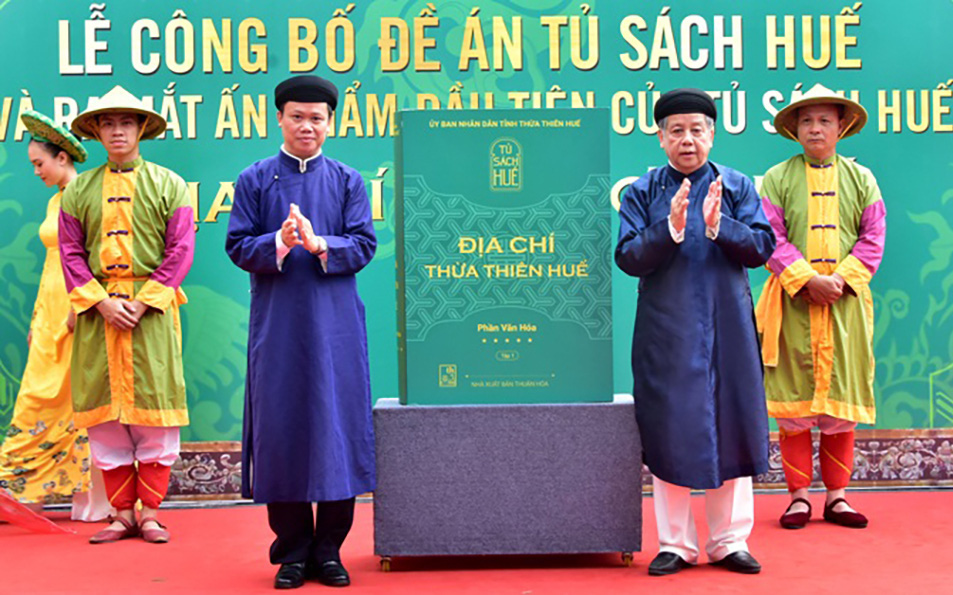 Nhà nghiên cứu Phan Đăng - dịch giả cuốn 'Hoàng Việt nhất thống dư địa chí' - qua đời - Ảnh 1.