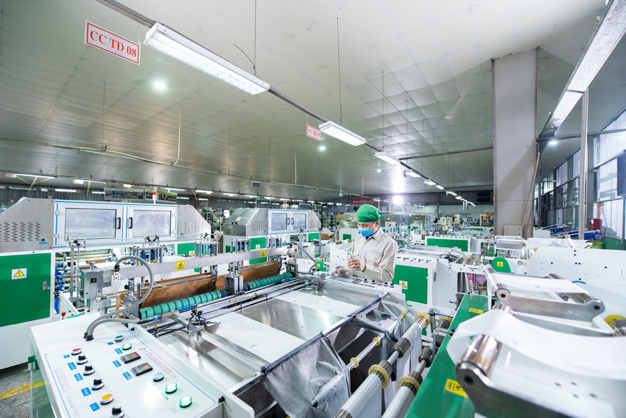 Vượt bão đại dịch, ngành nhựa khởi sắc - Ảnh 1. Vượt bão đại dịch, ngành nhựa khởi sắc - Ảnh 1.