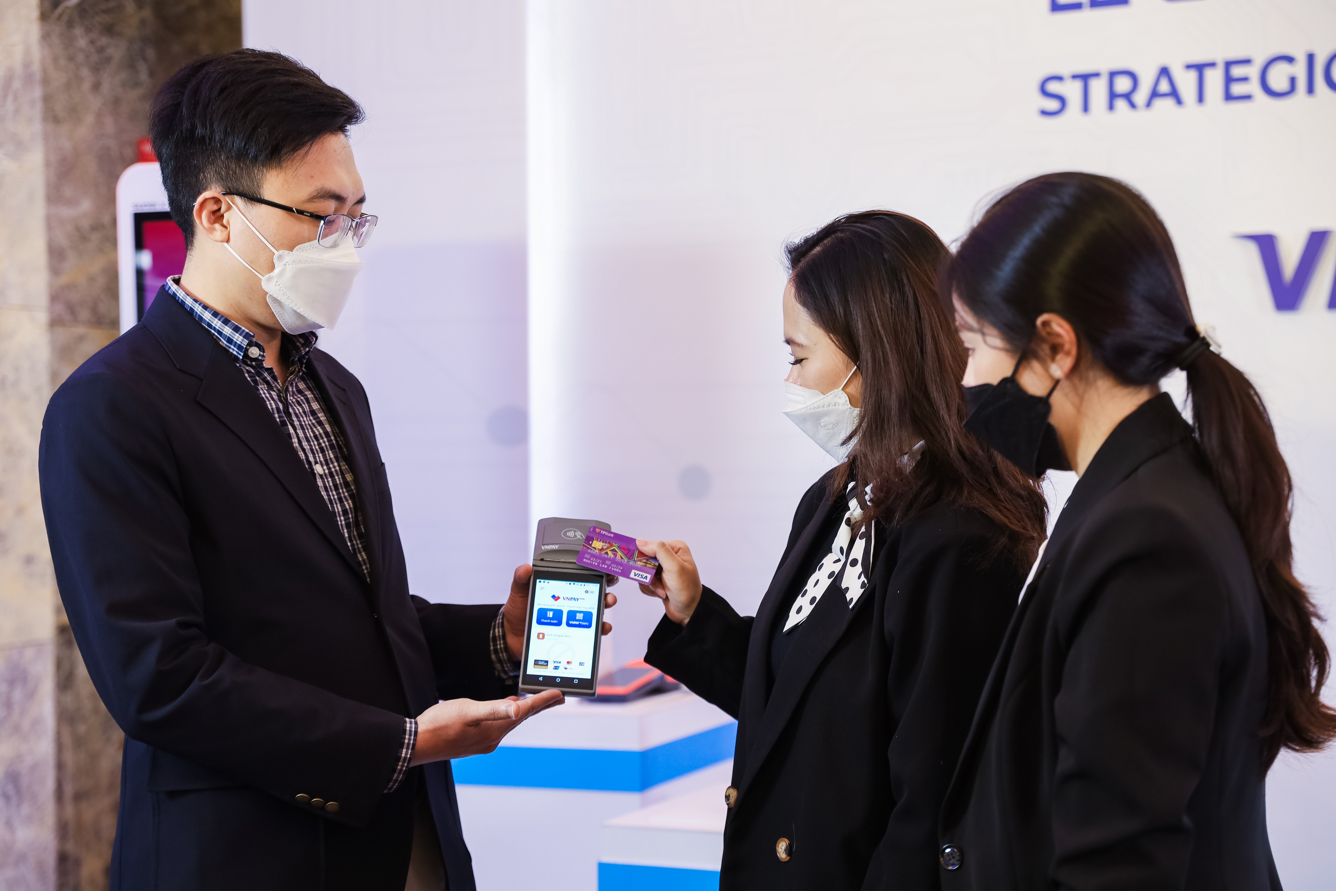 Fintech VNPAY bắt tay Visa hỗ trợ ngân hàng chuyển đổi số - Ảnh 3. Fintech VNPAY bắt tay Visa hỗ trợ ngân hàng chuyển đổi số - Ảnh 3.