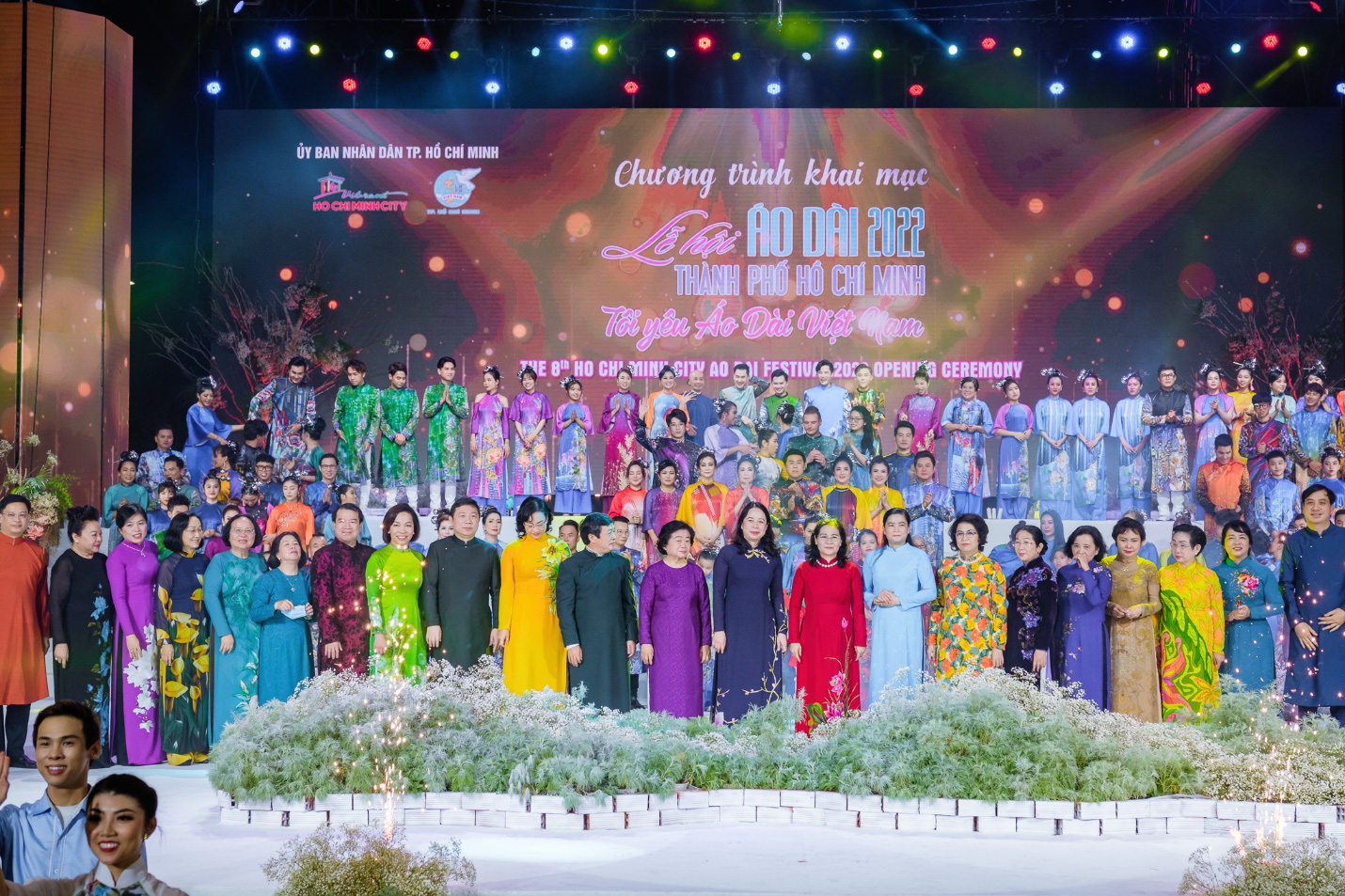 Thái Tuấn trình làng BST mới tại lễ hội áo dài TP.HCM 2022 - Ảnh 1.