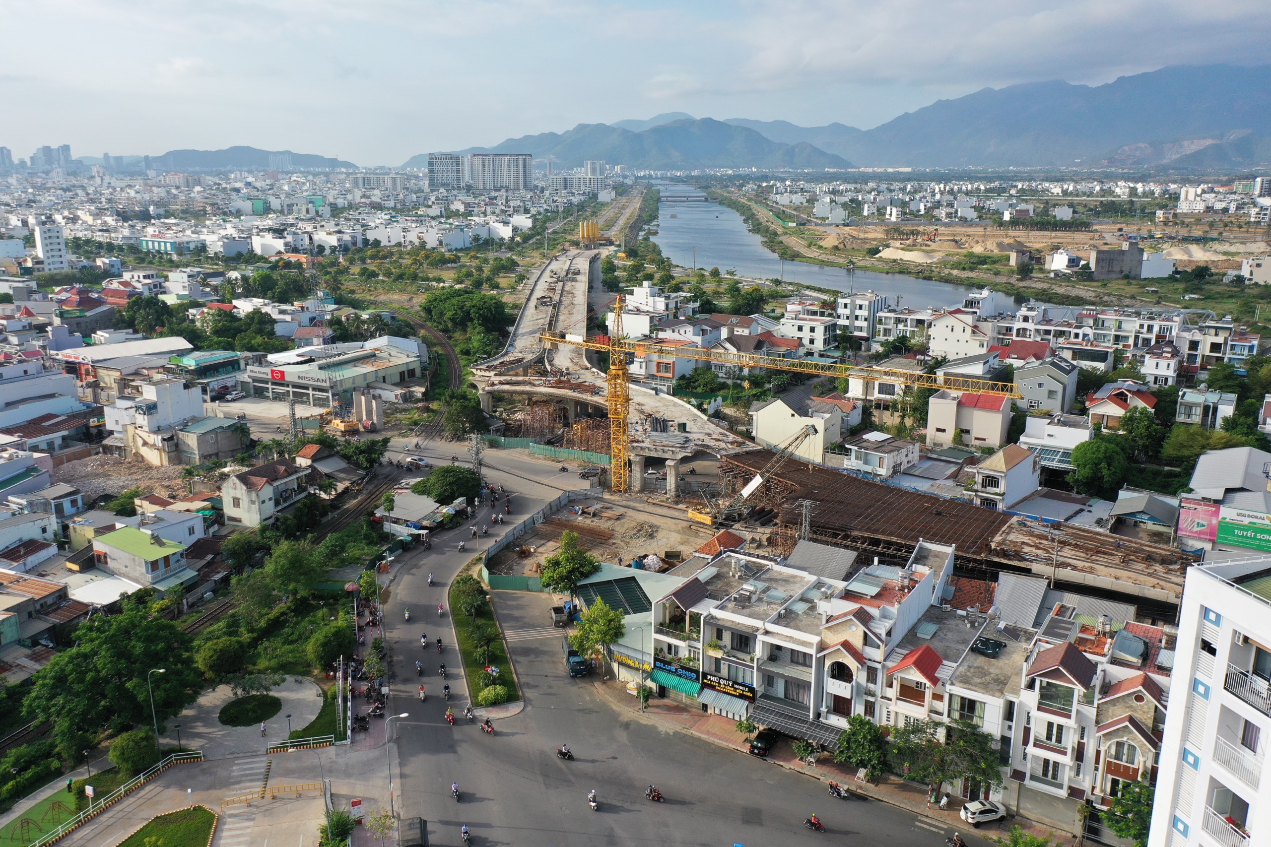 Thông xe một phần tại nút giao nghìn tỉ chậm tiến độ ở Khánh Hòa - Ảnh 5. Thông xe một phần tại nút giao nghìn tỉ chậm tiến độ ở Khánh Hòa - Ảnh 5.