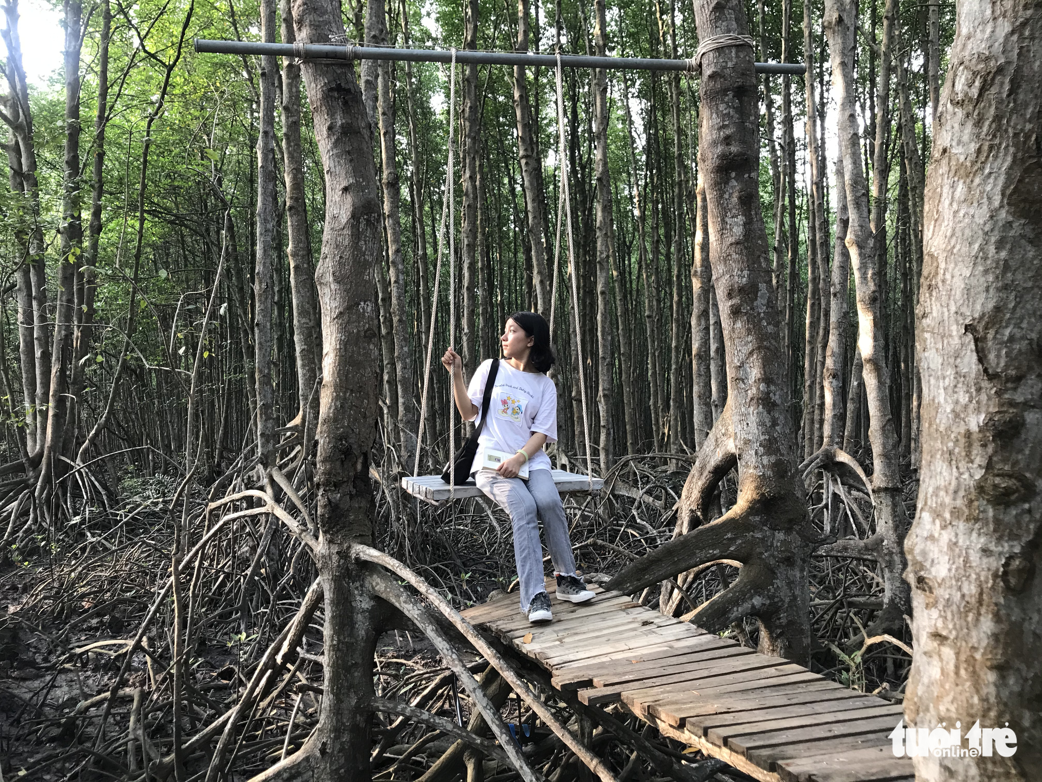 Lễ ở lại TP.HCM chèo SUP, đi buýt sông, ngắm thành phố từ trên cao - Ảnh 8. Lễ ở lại TP.HCM chèo SUP, đi buýt sông, ngắm thành phố từ trên cao - Ảnh 8.