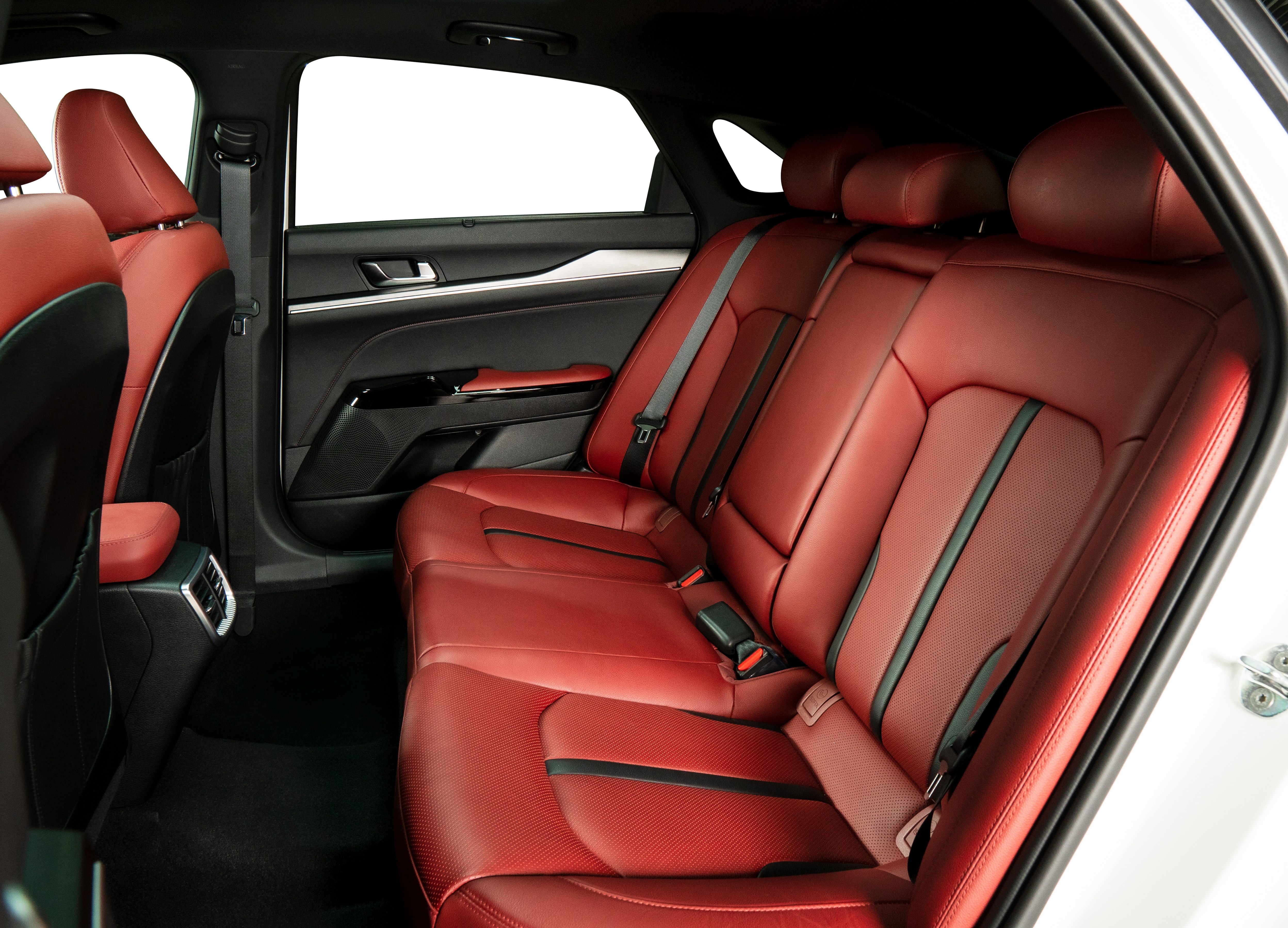 Kia K5 - D sedan cao cấp chinh phục người trẻ - Ảnh 4. Kia K5 - D sedan cao cấp chinh phục người trẻ - Ảnh 4.