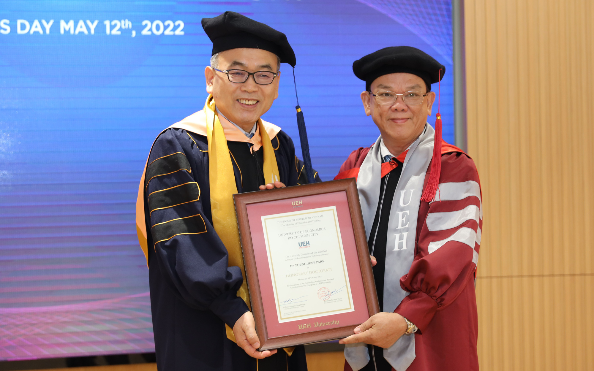 Đại học Quốc gia TP.HCM phong tặng tiến sĩ danh dự cho thống đốc một tỉnh của Hàn Quốc- Ảnh 4. Trường đại học Kinh tế TP.HCM mời chuyên gia nước ngoài làm lãnh đạo khoa