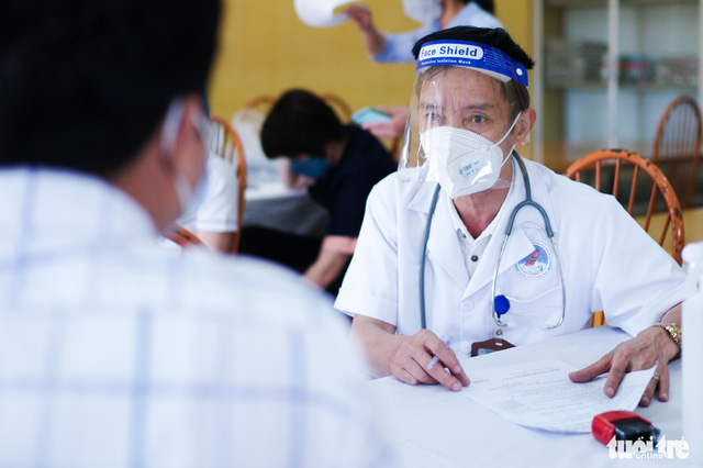 Tin COVID-19 chiều 26-6: Chỉ 32 tỉnh thành ghi nhận ca mắc mới nhưng Hà Nội và TP.HCM đều tăng - Ảnh 1. Tin COVID-19 chiều 26-6: Chỉ 32 tỉnh thành ghi nhận ca mắc mới nhưng Hà Nội và TP.HCM đều tăng - Ảnh 1.