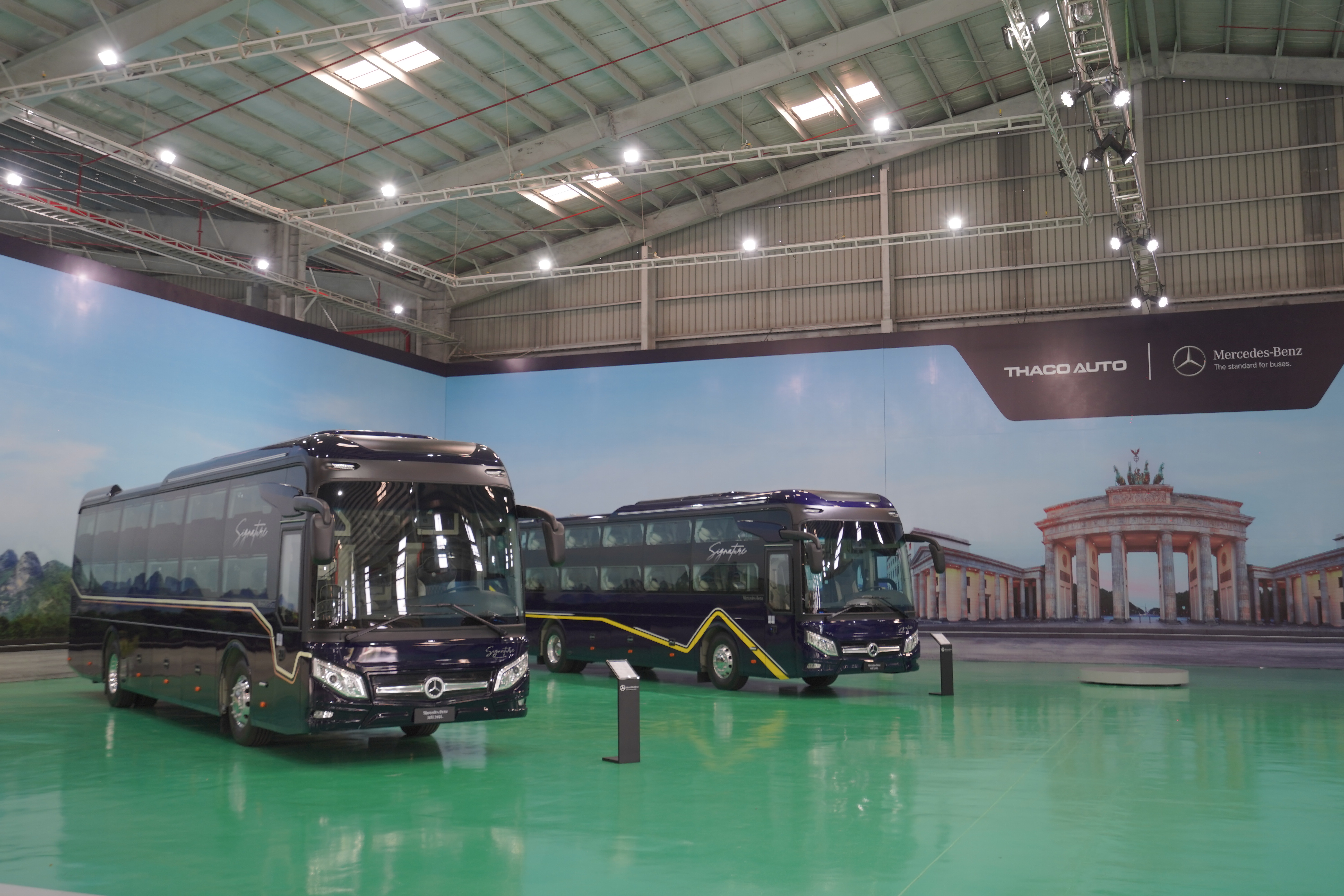 Thaco lắp ráp dòng xe buýt Mercedes-Benz tại Việt Nam - Ảnh 1.