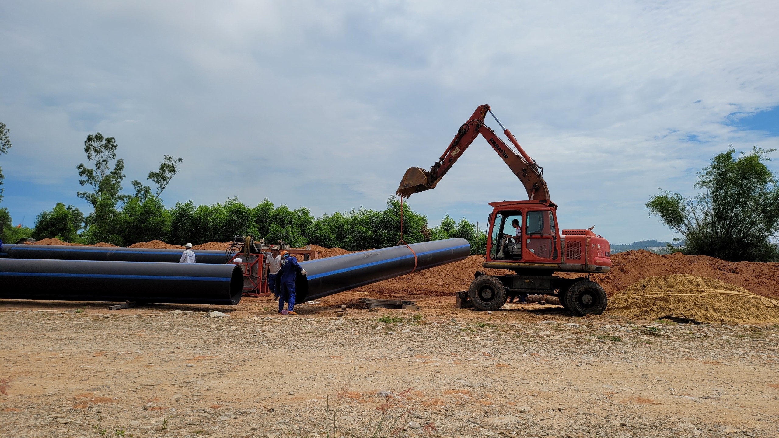 Chưa được cấp phép, nhà máy bột giấy VNT19 đã thi công đường ống xả thải - Ảnh 1.
