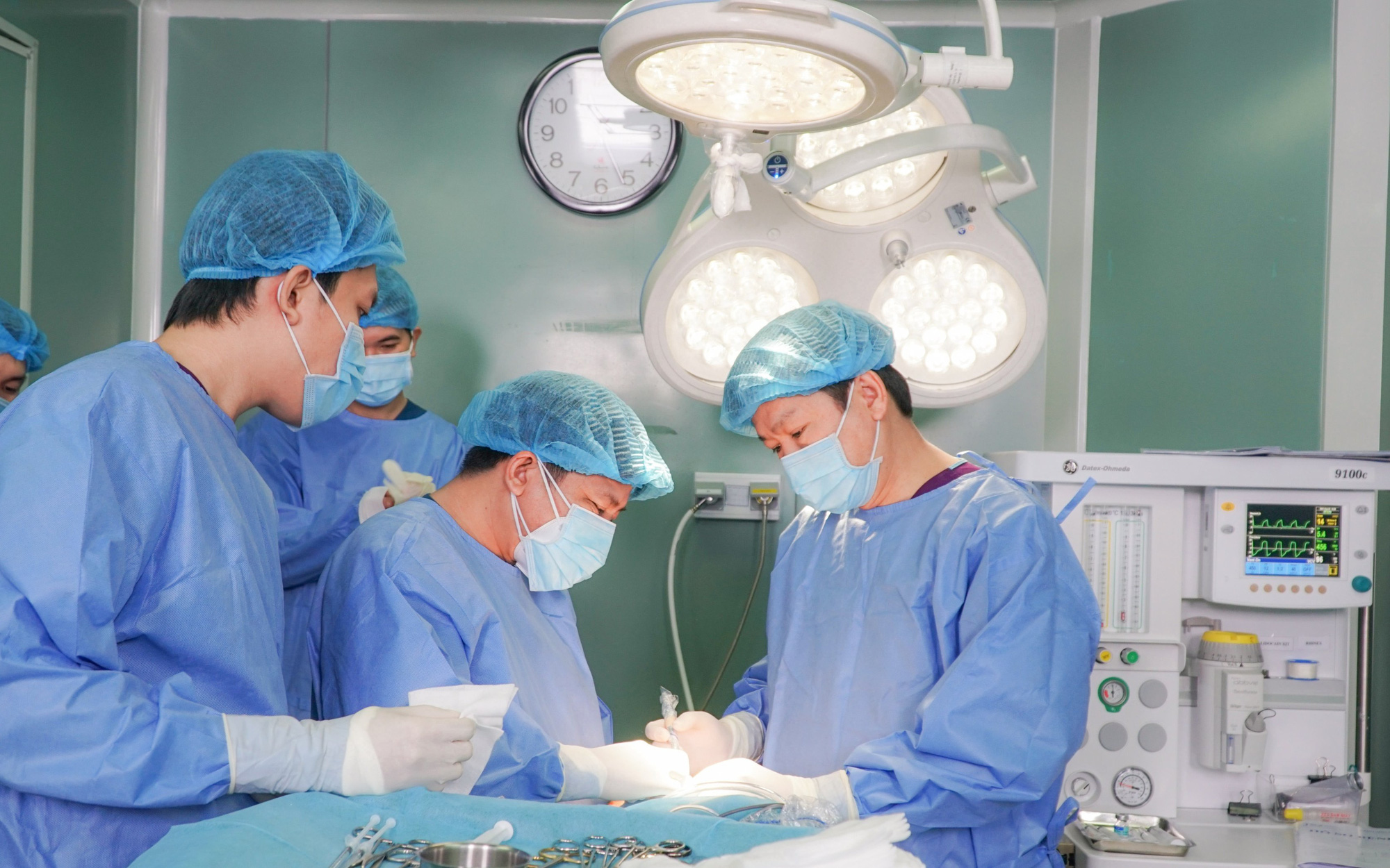 Khách hàng bị sốc phản vệ, phòng khám thẩm mỹ ở TP.HCM trốn trách nhiệm- Ảnh 2.