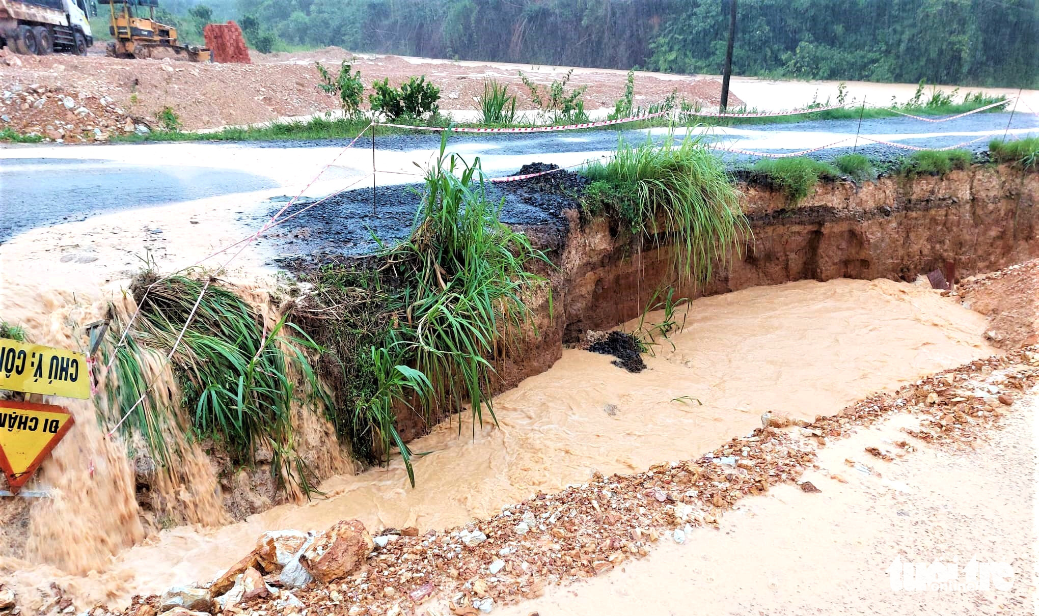 Phía nam Lâm Đồng ngập nặng chỉ sau một trận mưa - Ảnh 2.