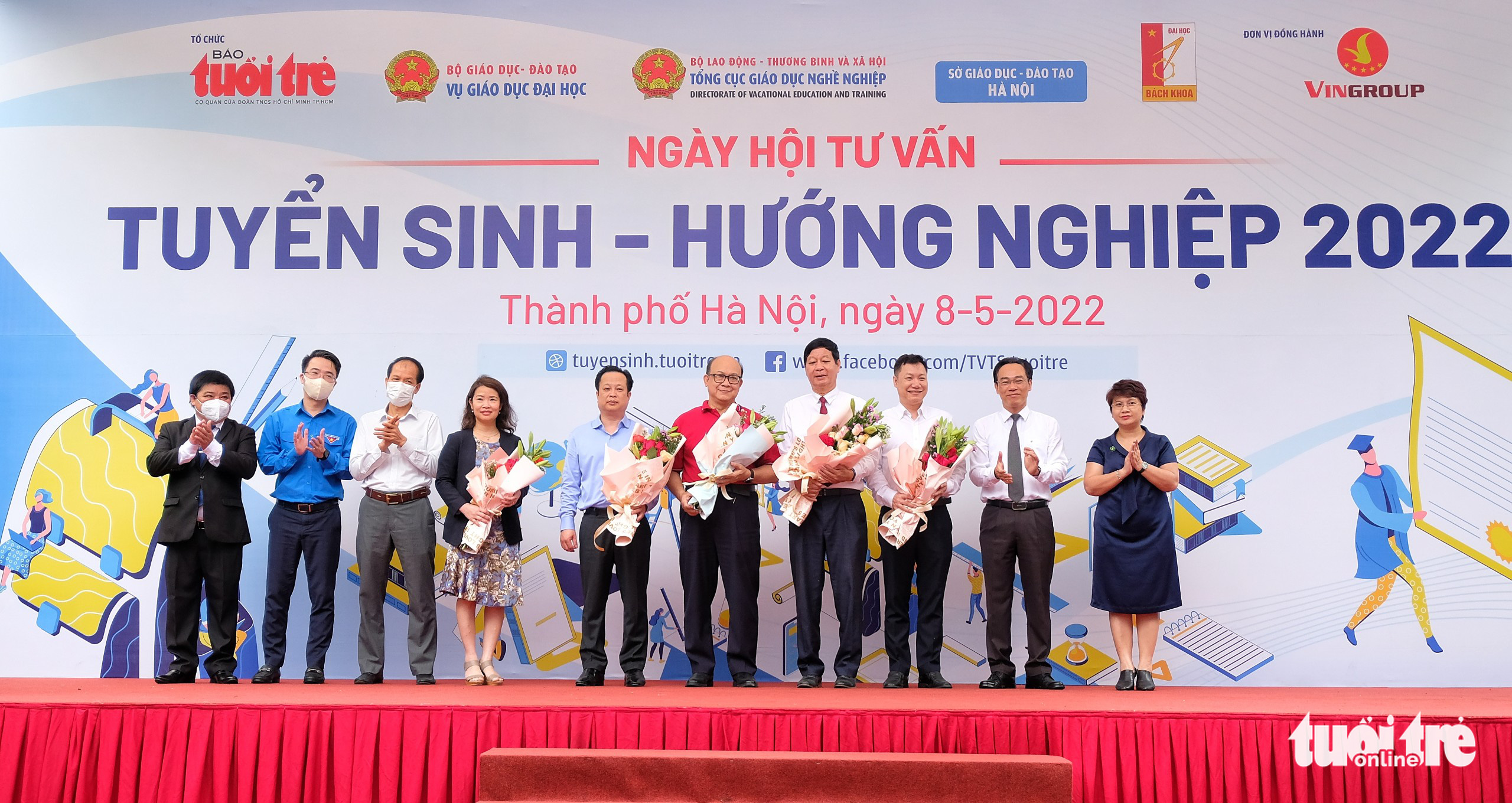 Hàng ngàn thí sinh đến với Ngày hội tư vấn tuyển sinh tại Hà Nội - Ảnh 10.