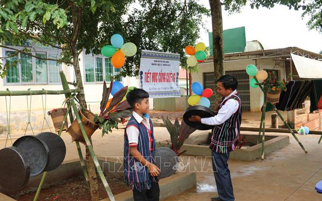 Cồng chiêng cuối tuần sẽ sớm trở lại phố núi Pleiku- Ảnh 2. Độc đáo lớp học cồng chiêng