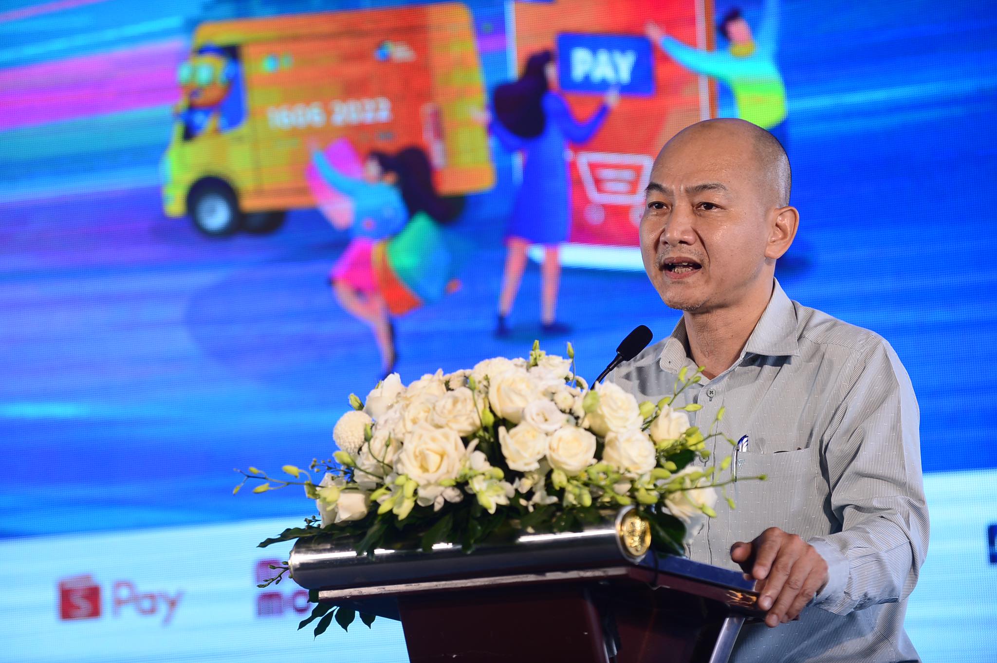 Tưng bừng khai mạc Chợ phiên Không tiền mặt dành cho công nhân - Ảnh 2. Tưng bừng khai mạc Chợ phiên Không tiền mặt dành cho công nhân - Ảnh 2.