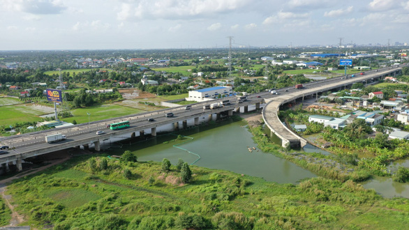 Tin sáng 16-6: Hôm nay quyết định về đầu tư vành đai 3, 4; Rà soát giá nhôm nhập từ Trung Quốc - Ảnh 1. Tin sáng 16-6: Hôm nay quyết định về đầu tư vành đai 3, 4; Rà soát giá nhôm nhập từ Trung Quốc - Ảnh 1.