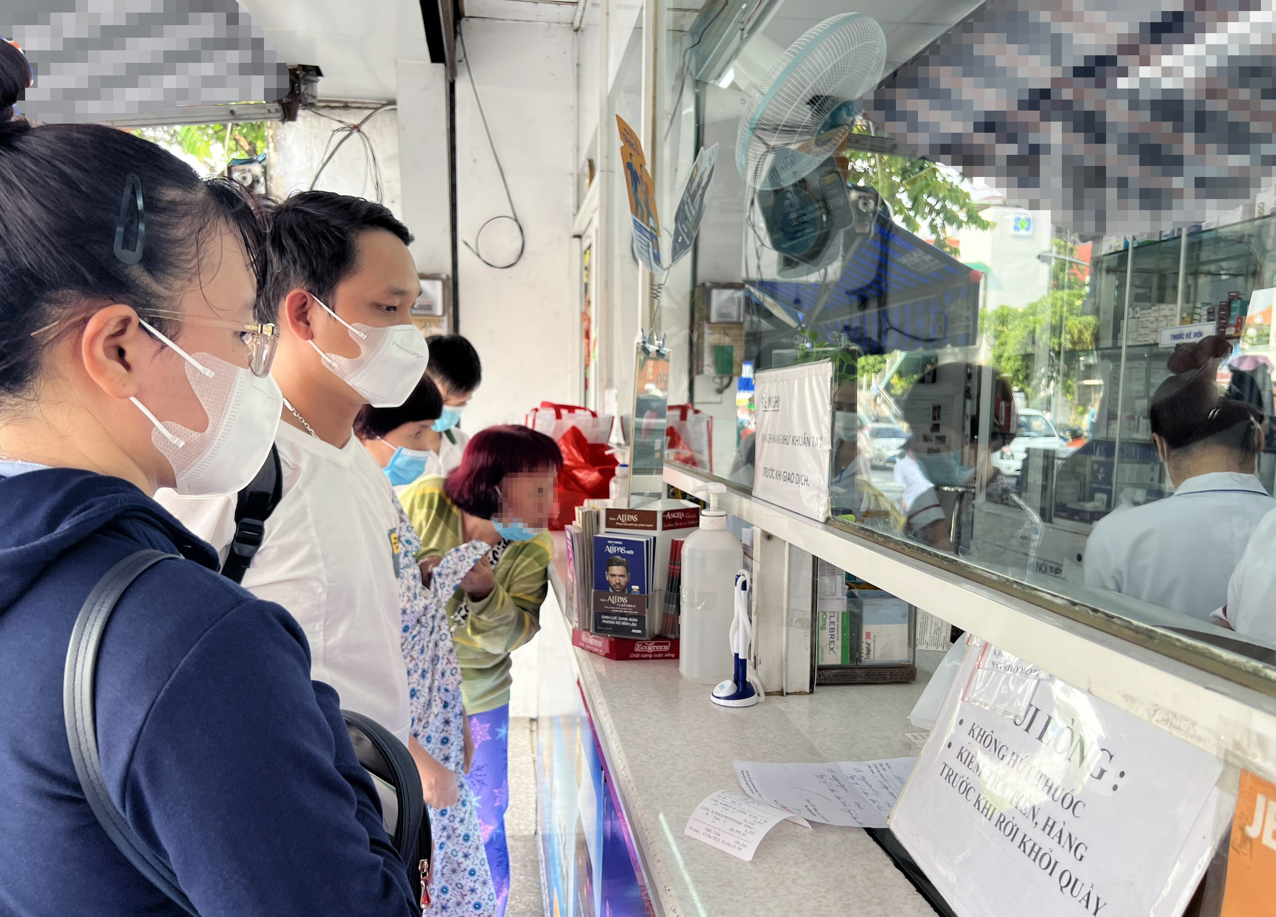 Cám cảnh những ngày dài người bệnh phải chờ thuốc, chờ máy - Ảnh 1. Cám cảnh những ngày dài người bệnh phải chờ thuốc, chờ máy - Ảnh 1.
