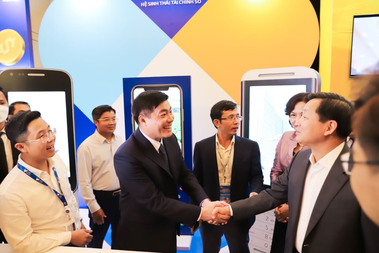 VNPT Money hướng tới xã hội không dùng tiền mặt - Ảnh 1. VNPT Money hướng tới xã hội không dùng tiền mặt - Ảnh 1.