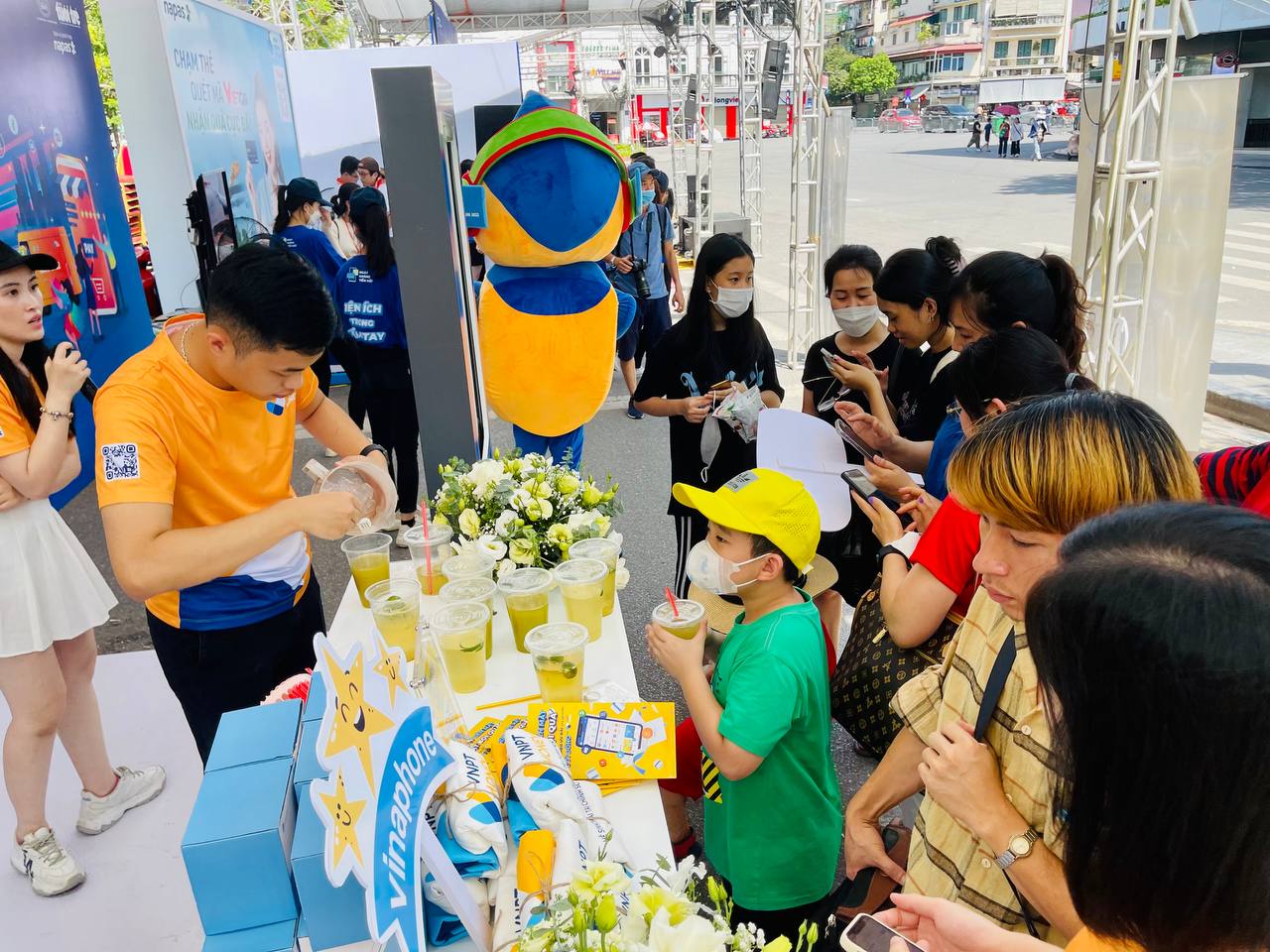 VNPT Money khởi động hành trình xuyên Việt cùng Chuyến xe Không tiền mặt 2022 - Ảnh 2. VNPT Money khởi động hành trình xuyên Việt cùng Chuyến xe Không tiền mặt 2022 - Ảnh 2.