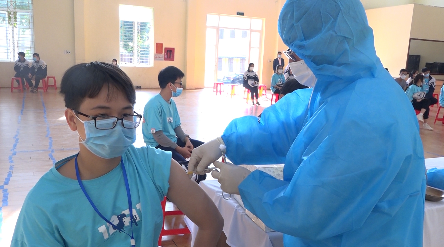 Tin COVID-19 chiều 4-6: Ca nhiễm mới là 881 cả nước và không ca tử vong - Ảnh 1. Tin COVID-19 chiều 4-6: Ca nhiễm mới là 881 cả nước và không ca tử vong - Ảnh 1.
