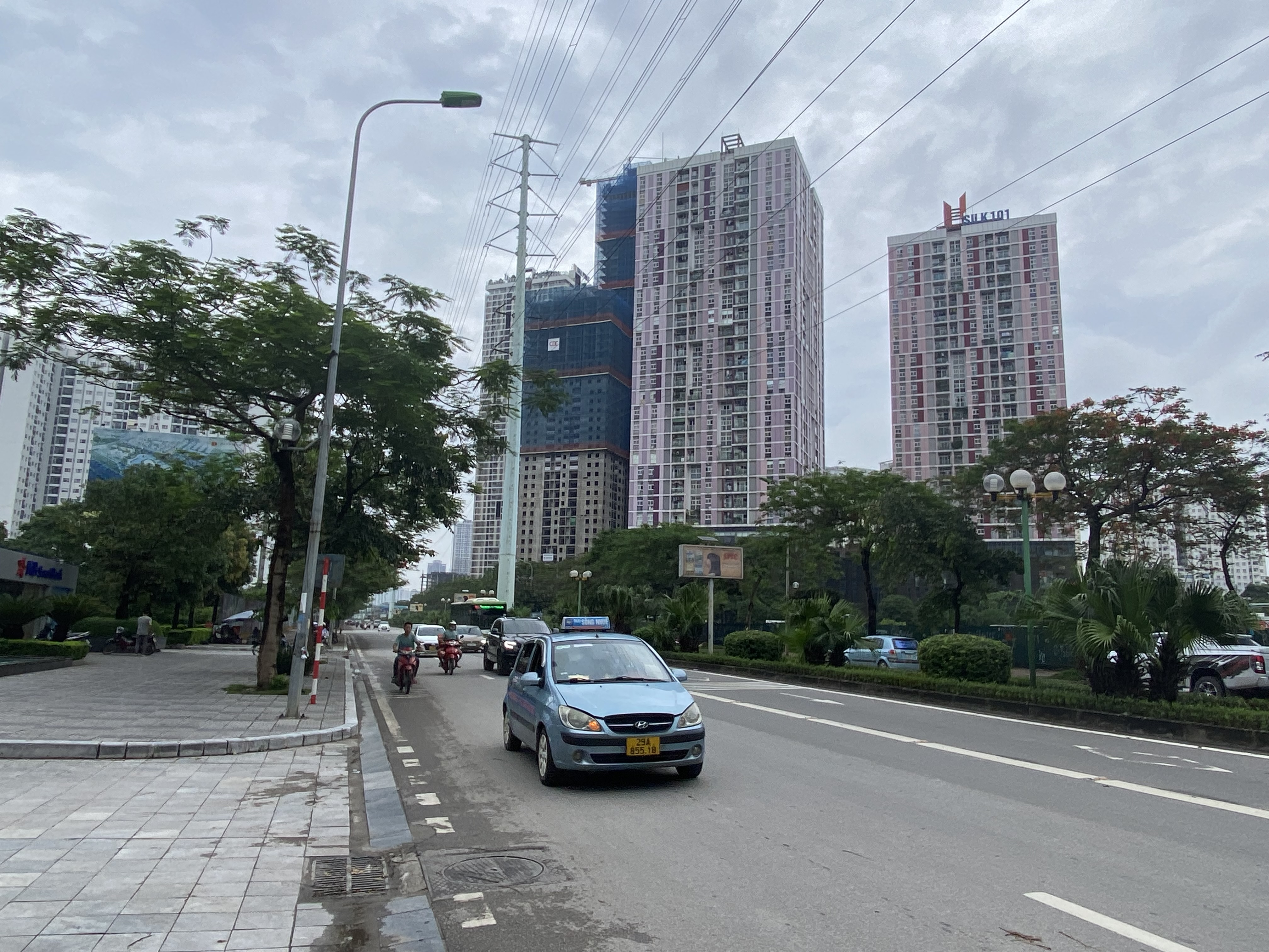 Quy hoạch đô thị hai bên đường Lê Văn Lương - Tố Hữu, Hà Nội bị ‘băm nát’ thế nào? - Ảnh 2. Quy hoạch đô thị hai bên đường Lê Văn Lương - Tố Hữu, Hà Nội bị ‘băm nát’ thế nào? - Ảnh 2.