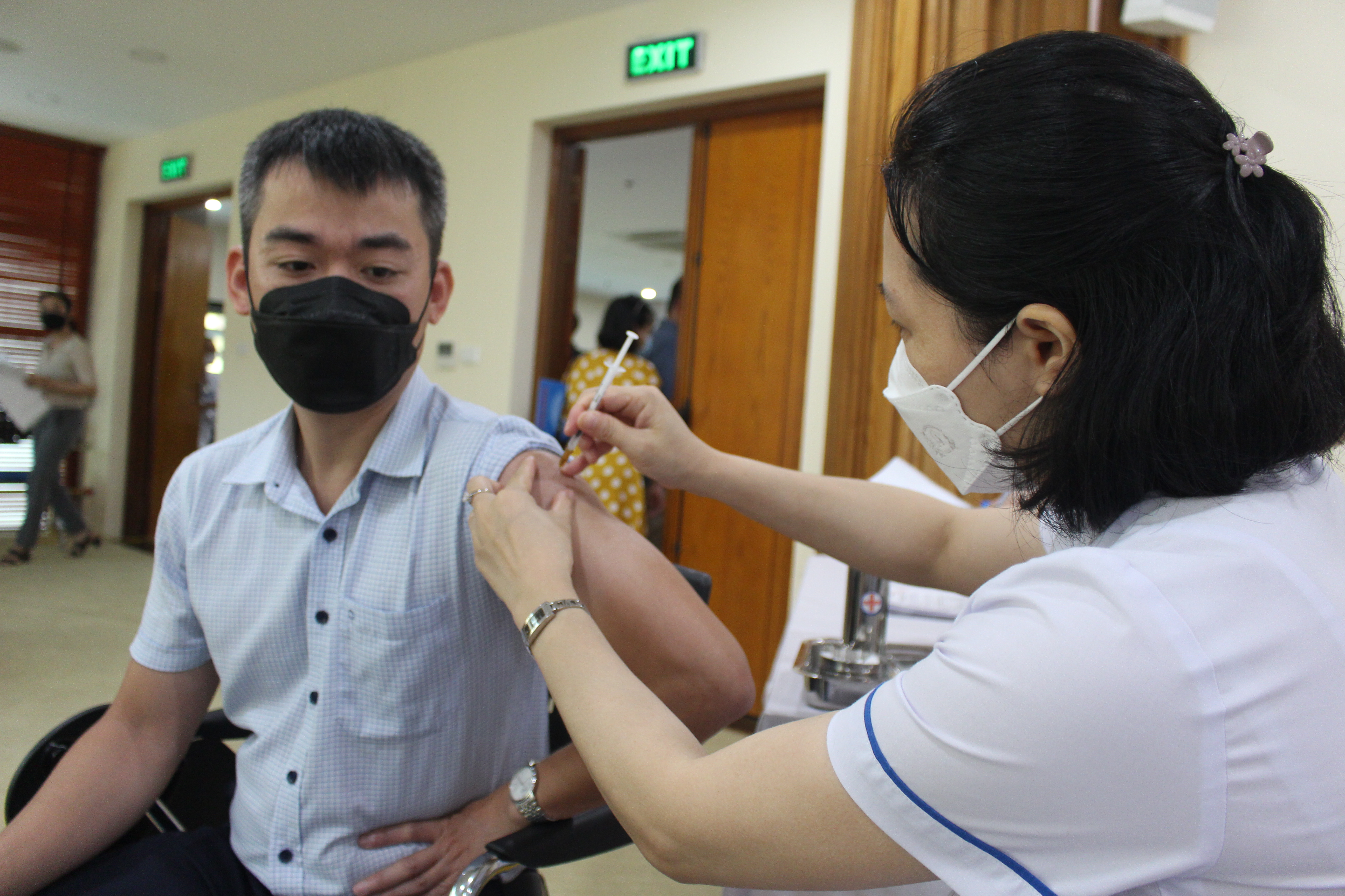 Tin sáng 16-7: Xem xét tiêm ngừa COVID trẻ dưới 5 tuổi; Kỷ luật nghiêm đảng viên vi phạm hôn nhân - Ảnh 2. Tin sáng 16-7: Xem xét tiêm ngừa COVID trẻ dưới 5 tuổi; Kỷ luật nghiêm đảng viên vi phạm hôn nhân - Ảnh 2.
