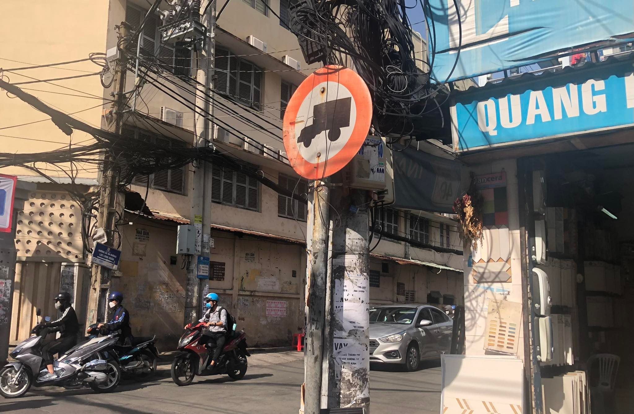 Tin sáng 20-7: Tổng rà soát, xử lý biển báo giao thông ‘núp lùm’; Hôm nay cả nước có mưa - Ảnh 2. Tin sáng 20-7: Tổng rà soát, xử lý biển báo giao thông ‘núp lùm’; Hôm nay cả nước có mưa - Ảnh 2.