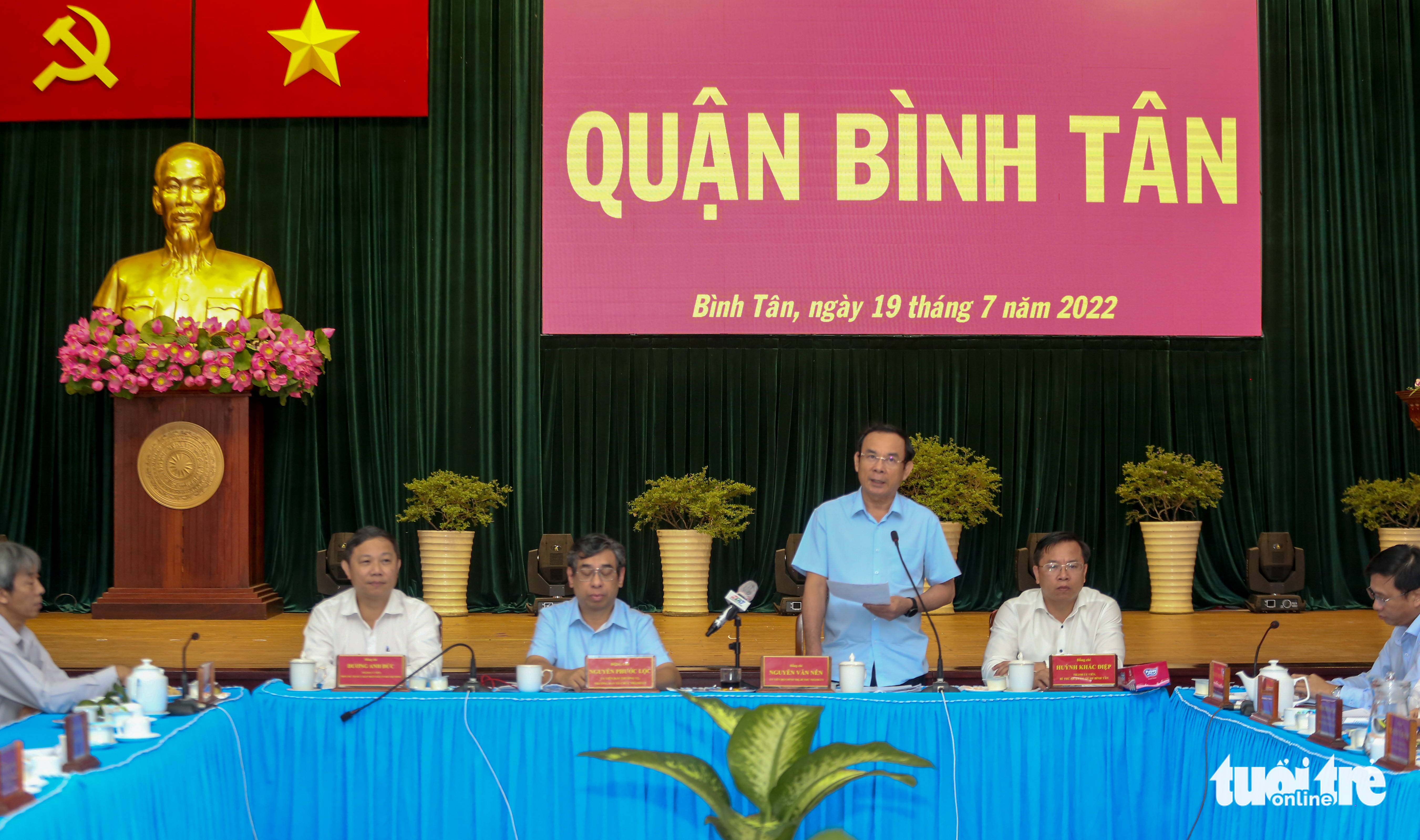 Bí thư Nguyễn Văn Nên kiểm tra phòng sốt xuất huyết tại quận Bình Tân - Ảnh 3. Bí thư Nguyễn Văn Nên kiểm tra phòng sốt xuất huyết tại quận Bình Tân - Ảnh 3.